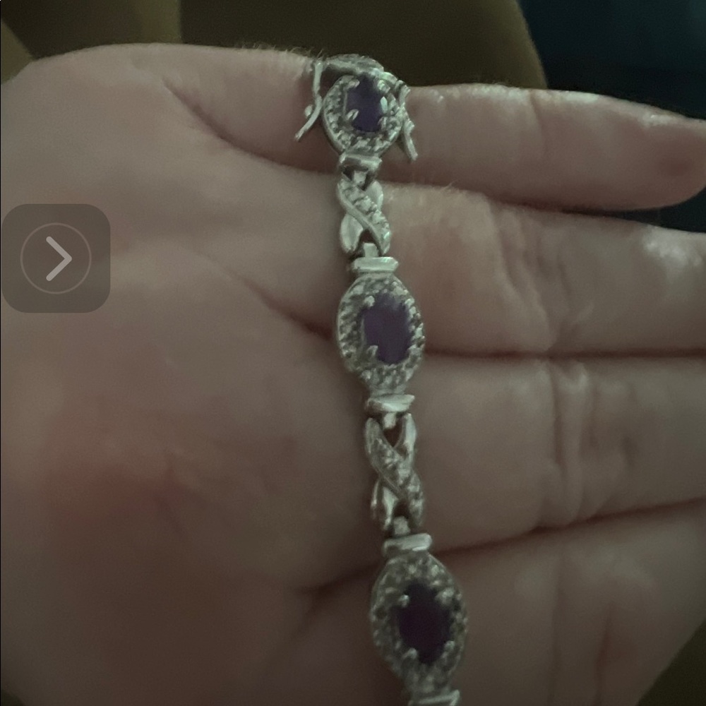 Silver bracelet with amethyst stones